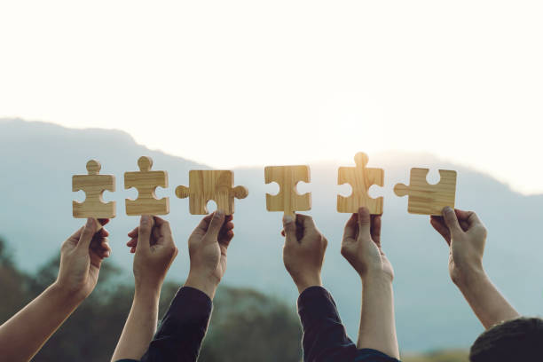 • Rots en Water training • Training klas groepsdynamiek • Meidentraining FOM sterke teams teambuilding problemen in de klas, sfeer verbeteren zelfvertrouwen • Training professionals onderwijs • Teamtraining reflectie • Maatwerk jeugdhulp training • Gedragsverandering in onderwijs • Ervaringsgericht leren • Beweging en persoonlijk leiderschap • Basisveiligheid in de klas