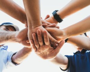 Janine Leenders ervaringsgericht leren onderwijs Noord-Brabant werken aan sociale veiligheid onderwijs groepsdynamiek in beweging Move2Impact gedrag en groepsprocessen zichtbaar maken training sociale vaardigheden jongeren Move2Impact Janine Leenders onderwijs en jeugdhulp Noord-Brabant praktijkgerichte trainingen scholen Rots en Water trainingen regio West-Brabant