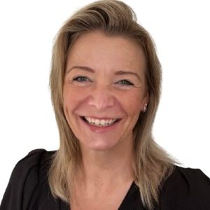 Move2Impact Janine Leenders – Expert Groepsdynamiek in Beweging sociale veiligheid – gedrag – klassenklimaat – groepsdynamiek – onderwijs – teamtraining – Rots & Water – meiden – professionals – ervaringsgericht leren – pedagogisch tact – traumasensitief. onderwijs professionalisering Ondermijning straatcultuur verbinding Janine Leenders FOM