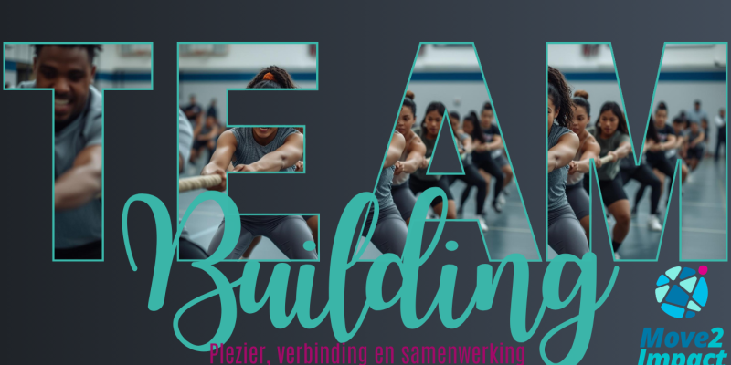 Een enthousiast team werkt samen tijdens uitdagende sport- en spelvormen op een sportieve teambuilding dag van Move2Impact.