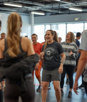 training samenwerking team Janine Leenders leiderschapstraining organisaties sociale veiligheid organisatie omgaan met weerstand team teambuilding met diepgang maatwerk teamontwikkeling organisatieontwikkeling met beweging missie en visie vertalen naar gedrag ervaringsgerichte training professionals begeleiding onderwijsorganisaties systeemgericht werken onderwijs pedagogisch tact in de praktijk advies groepsdynamiek